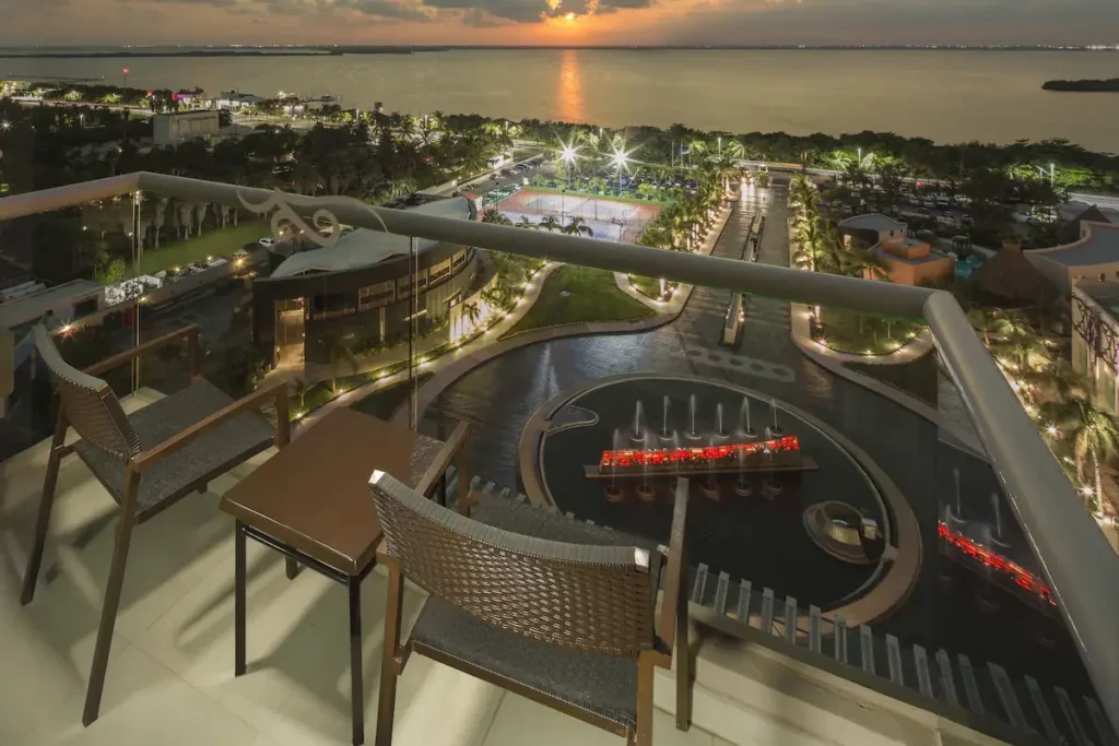 DELUXE FAMILY LAGOON VIEW