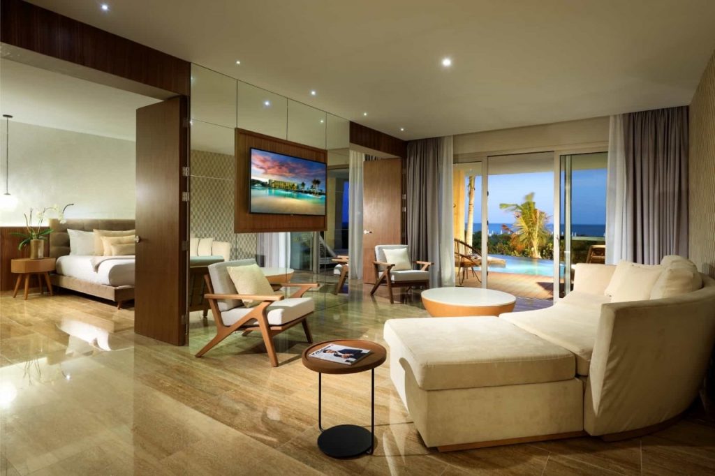 Signature Swim up Beachside Ocean View