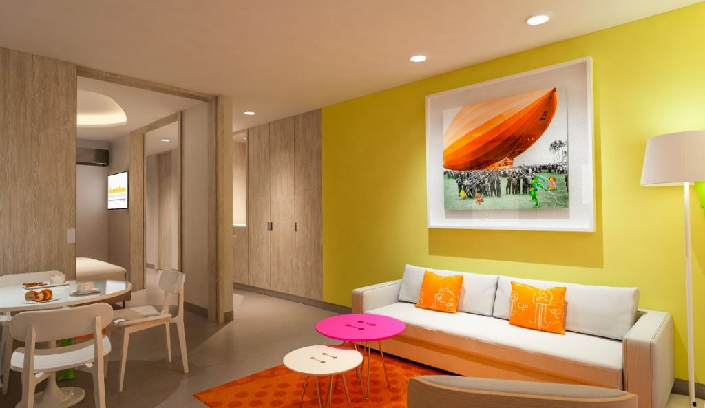 Swim-Up Oceanfront Pool Deck Level King Suite