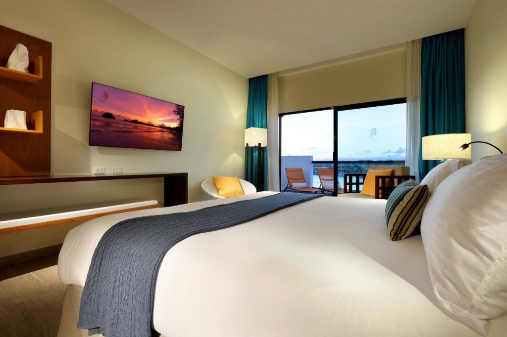 Suite Poolside Ocean View