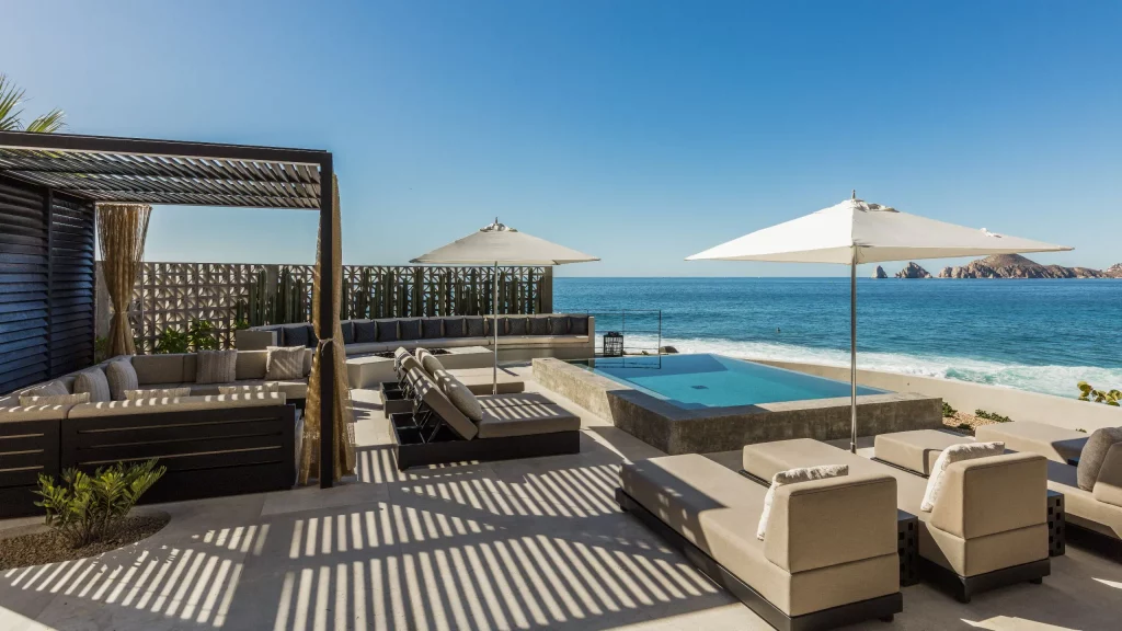 Oceanfront Surfer Residence with Plunge Pool