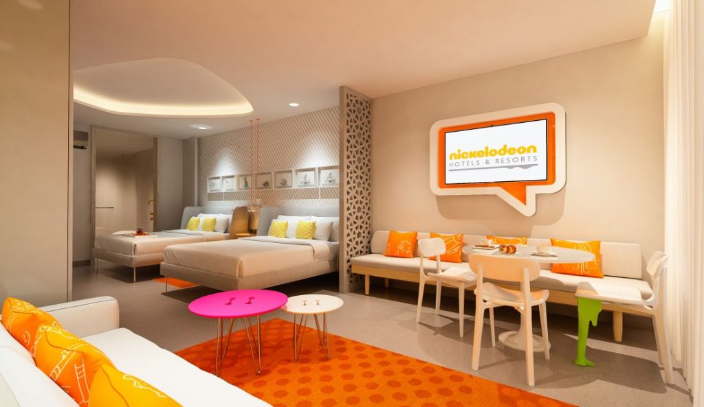 Swim-Up Oceanfront Queen Suite