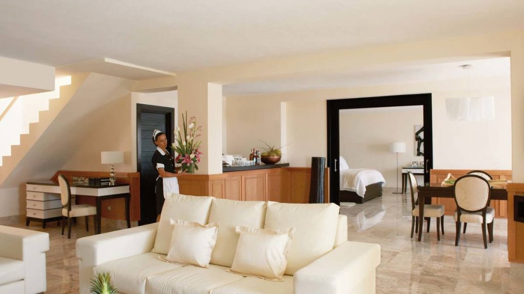 IMPERIAL SUITE TWO-STORY ROOFTOP TERRACE WITH PLUNGE POOL