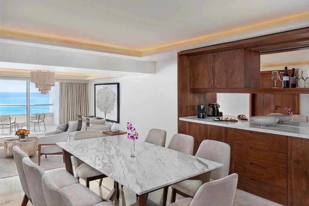 Superior Governor Suite