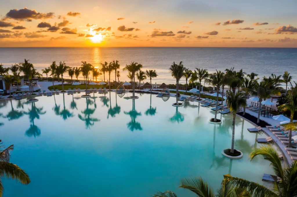 Gallery Haven Riviera Cancun Resort And Spa