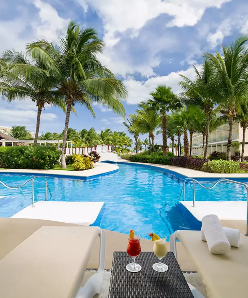 Swim Up Junior Suite