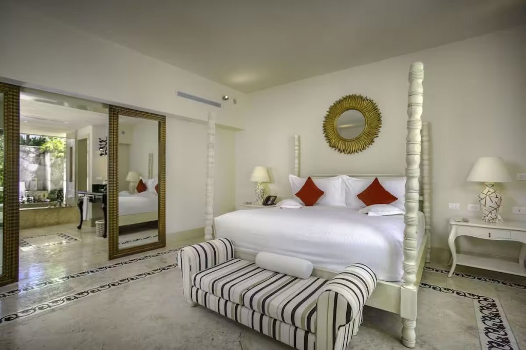 Tree bedroom royale villa