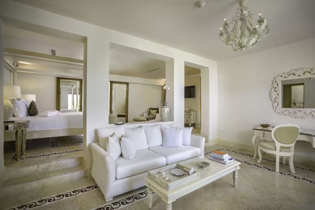 Tree bedroom royale villa