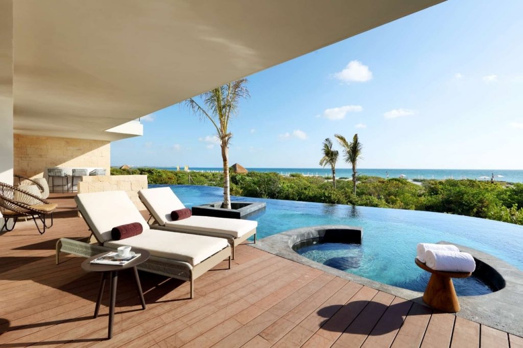 Signature Suite Swim Up Beachside Panoramic Ocean View