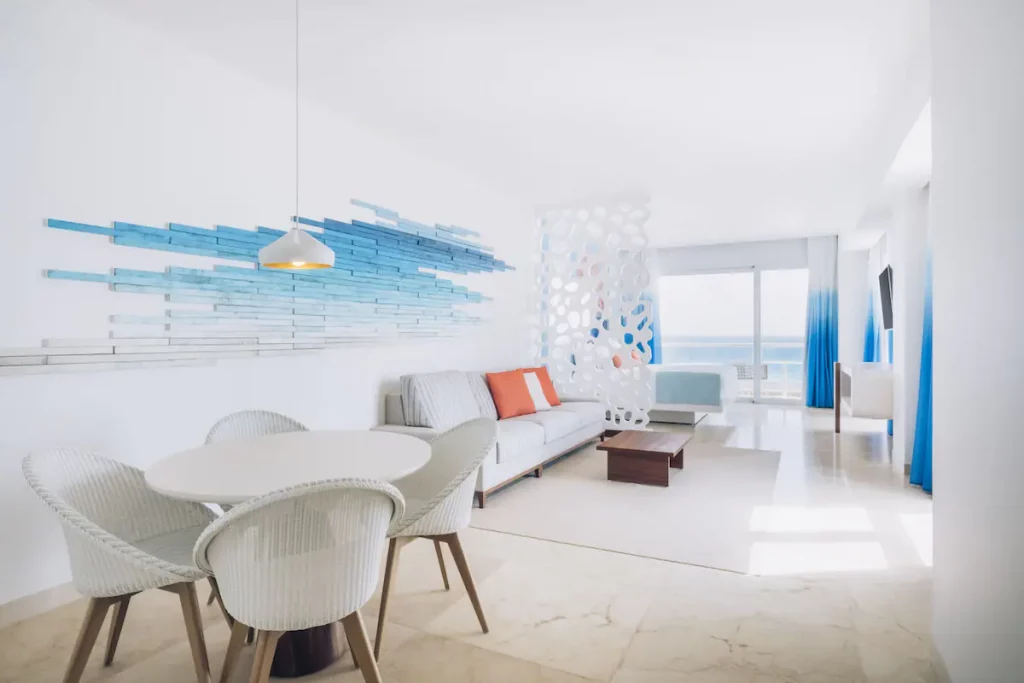 JUNIOR SUITE OCEAN FRONT CORNER (CORAL LEVEL)