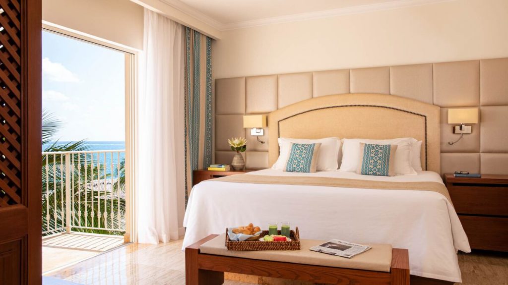 EXCELLENCE CLUB HONEYMOON SUITE OCEAN FRONT WITH ROOFTOP TERRACE