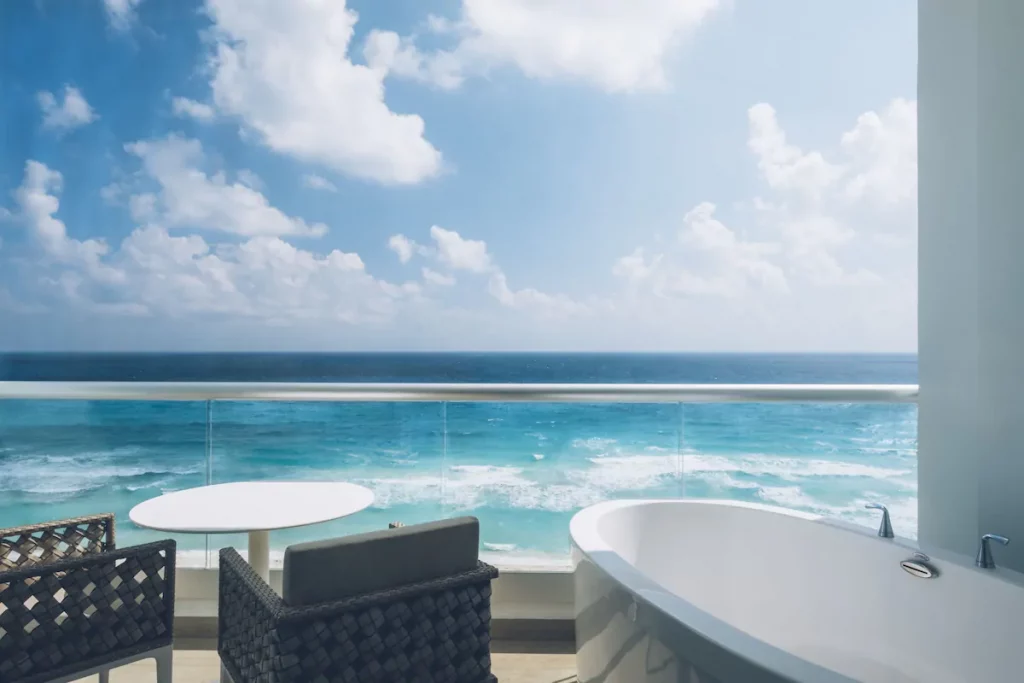 JUNIOR SUITE OCEAN FRONT (CORAL LEVEL)