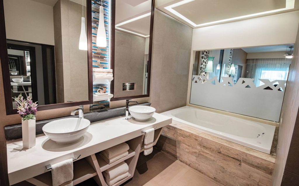 OCEANFRONT SWIM UP SUITES