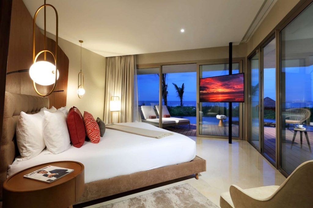 Signature Suite Swim Up Beachside Panoramic Ocean View