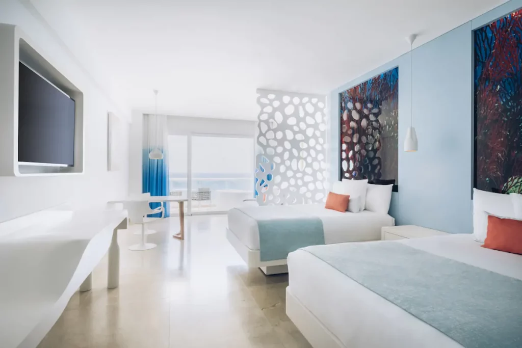 JUNIOR SUITE ROOFTOP OCEANFRONT (CORAL LEVEL)