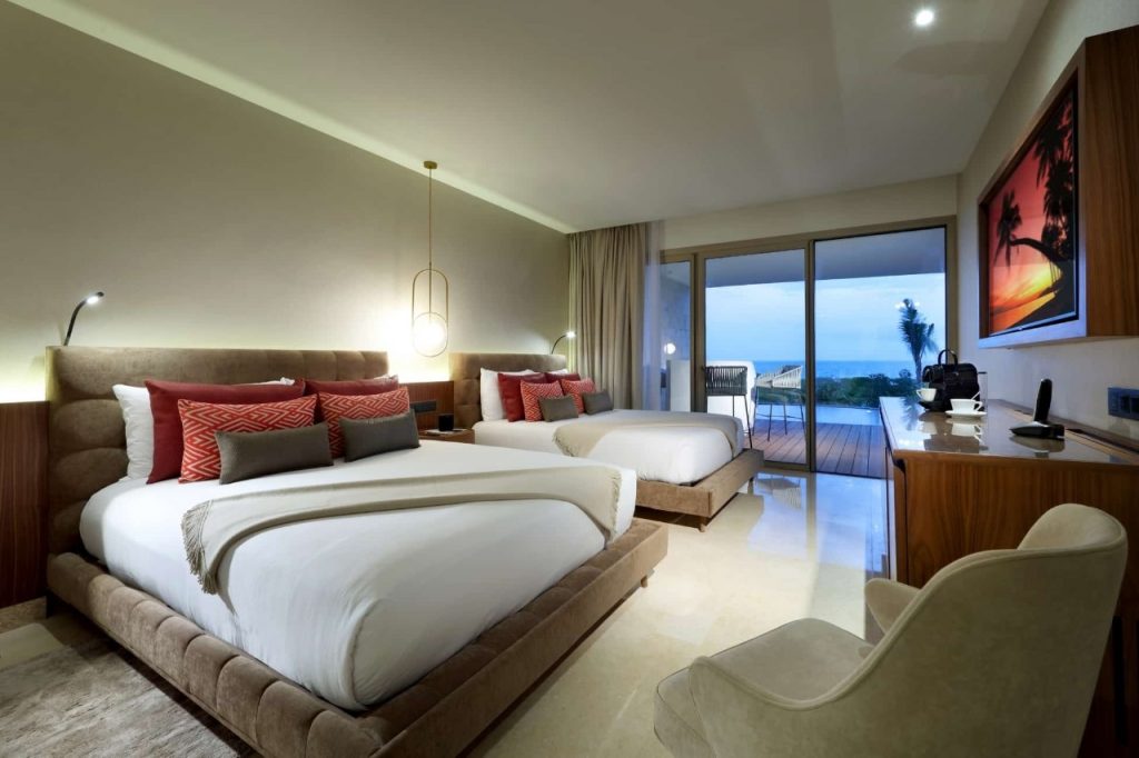 Signature Suite Swim Up Beachside Panoramic Ocean View