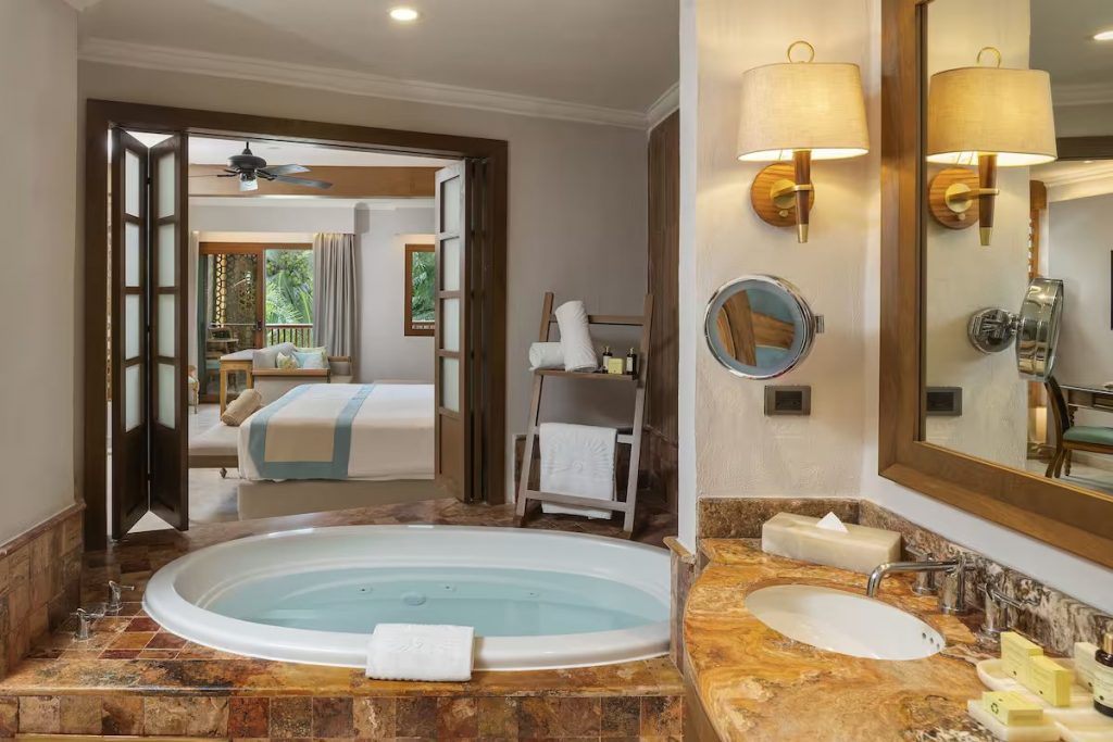 AGOLDEN JUNIOR SUITE