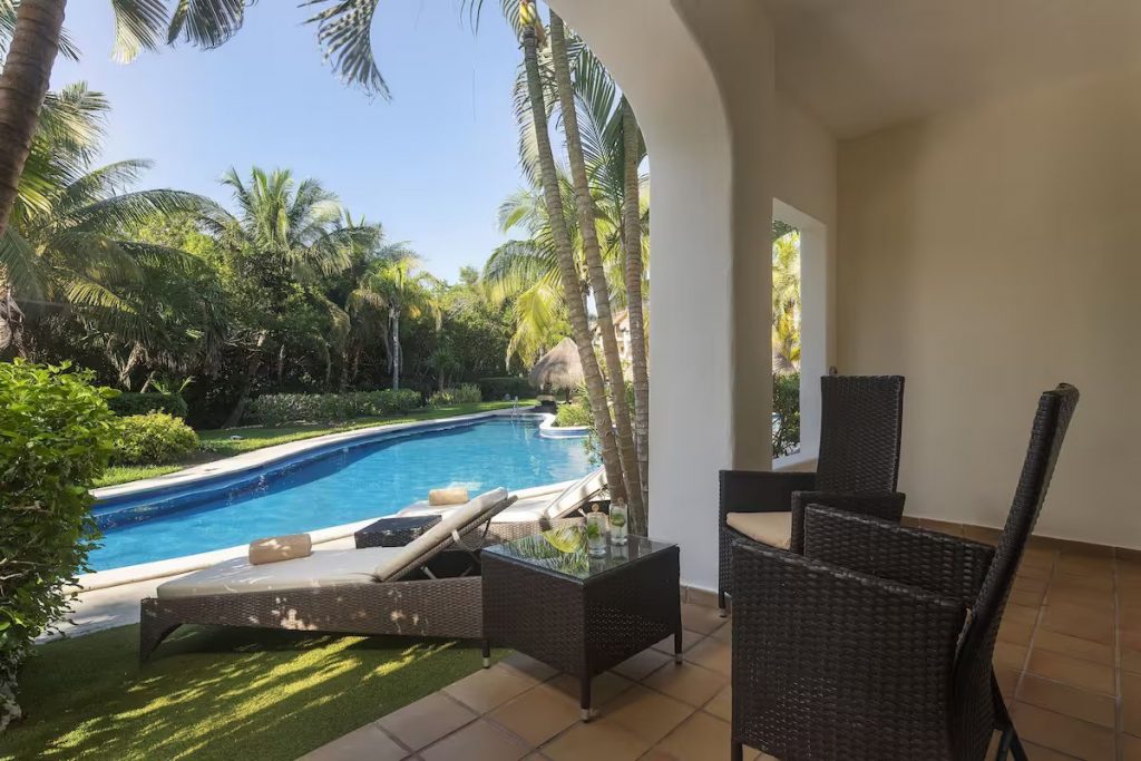 GOLDEN SWIM UP JR SUITE