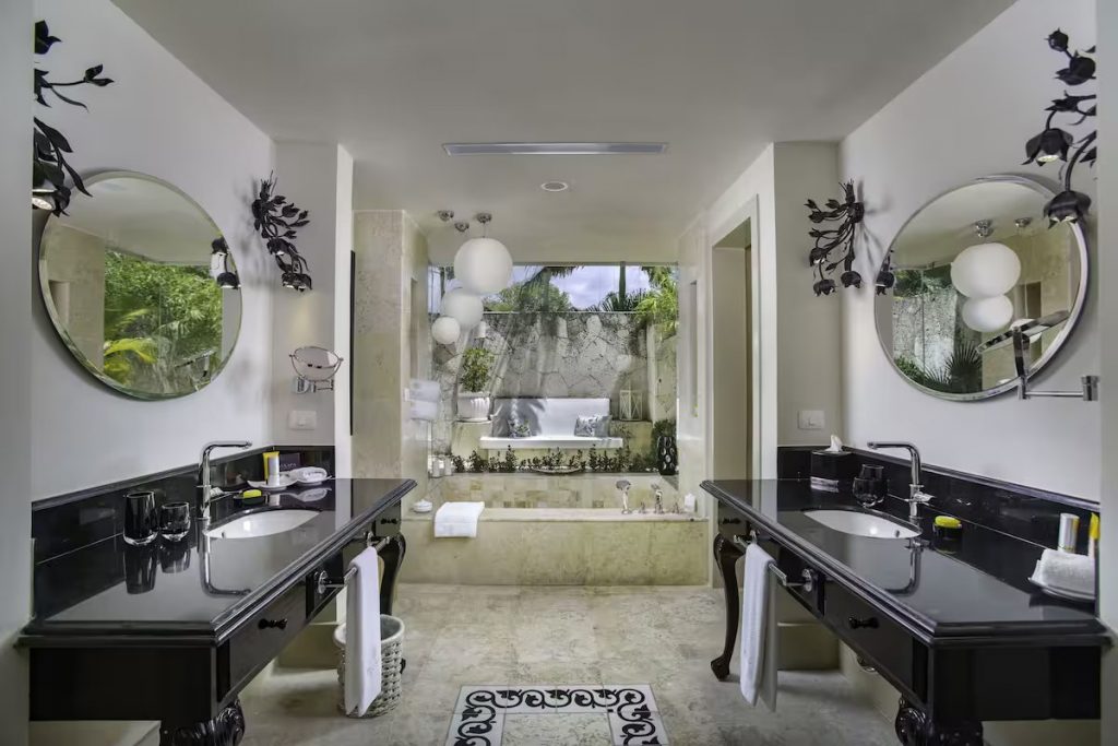 Tree bedroom royale villa