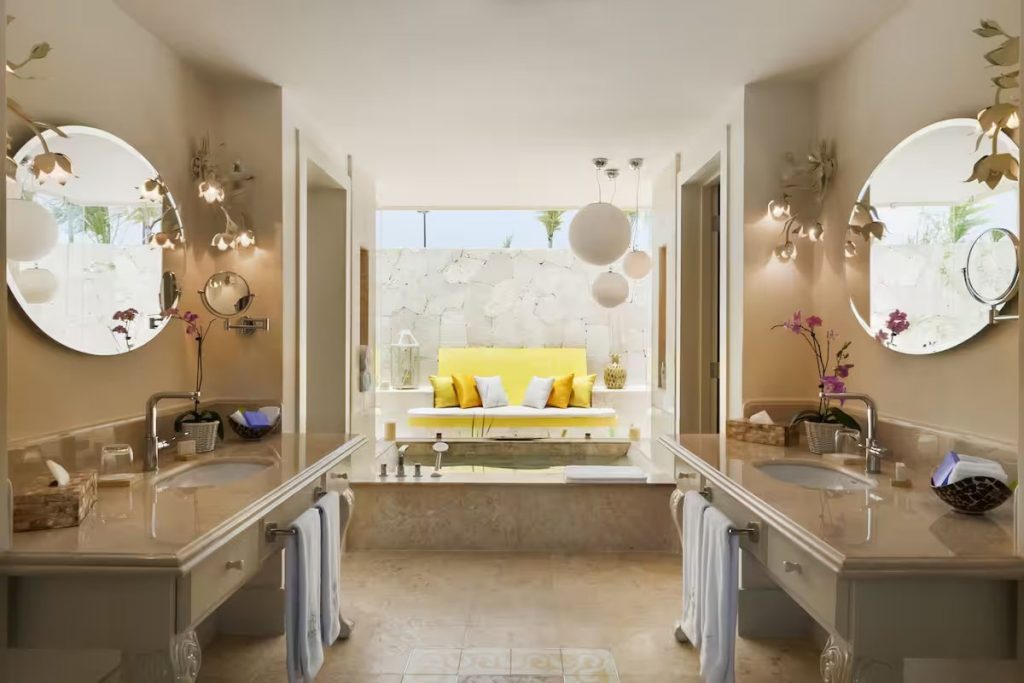 Luxury pool one bedroom suites