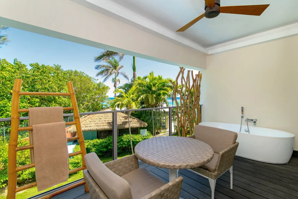 Junior Suite Tropical View with Soaking Tub