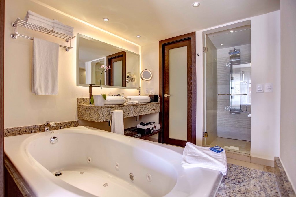 DIAMOND CLUB™ CHAIRMAN'S TWO BEDROOM SUITE