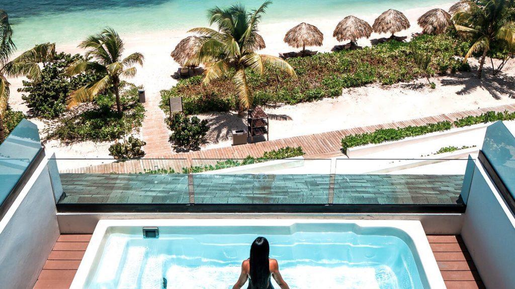 OCEAN FRONT VIEWS AND A PRIVATE BALCONY WITH PLUNGE POOL