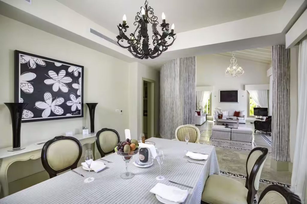 Tree bedroom royale villa