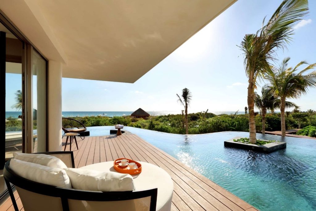 Signature Suite Swim Up Beachside Panoramic Ocean View