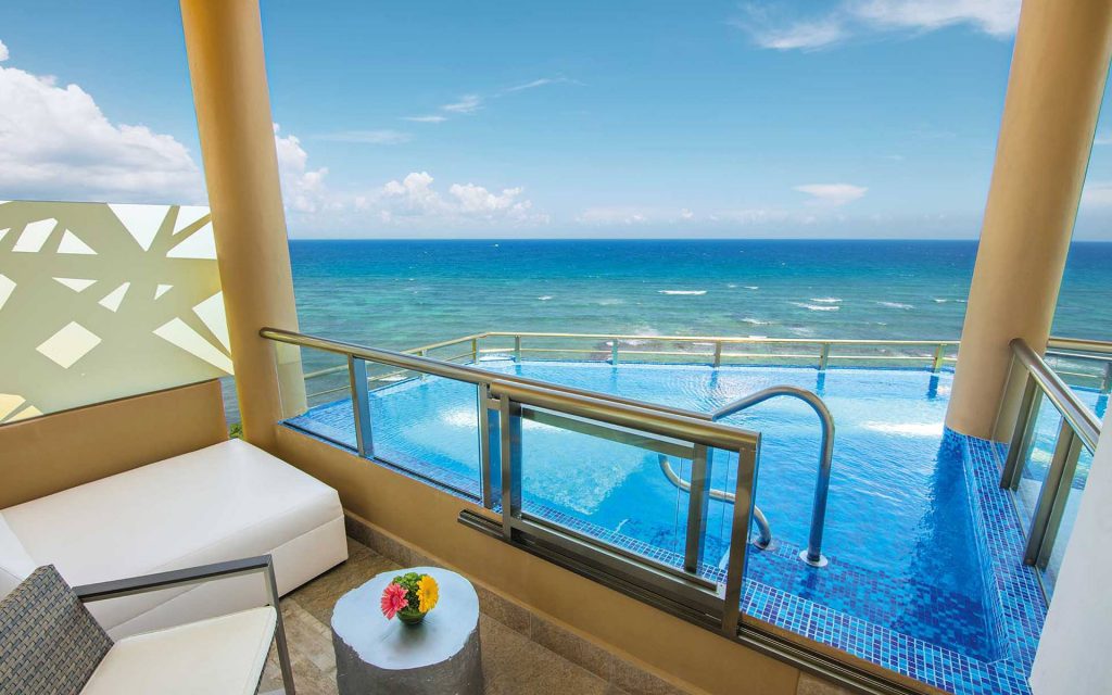 OCEANFRONT SWIM UP SUITES