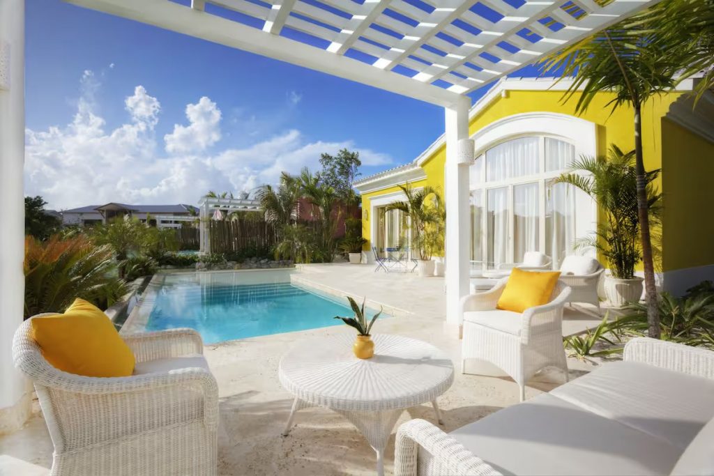 Luxury pool junior suites