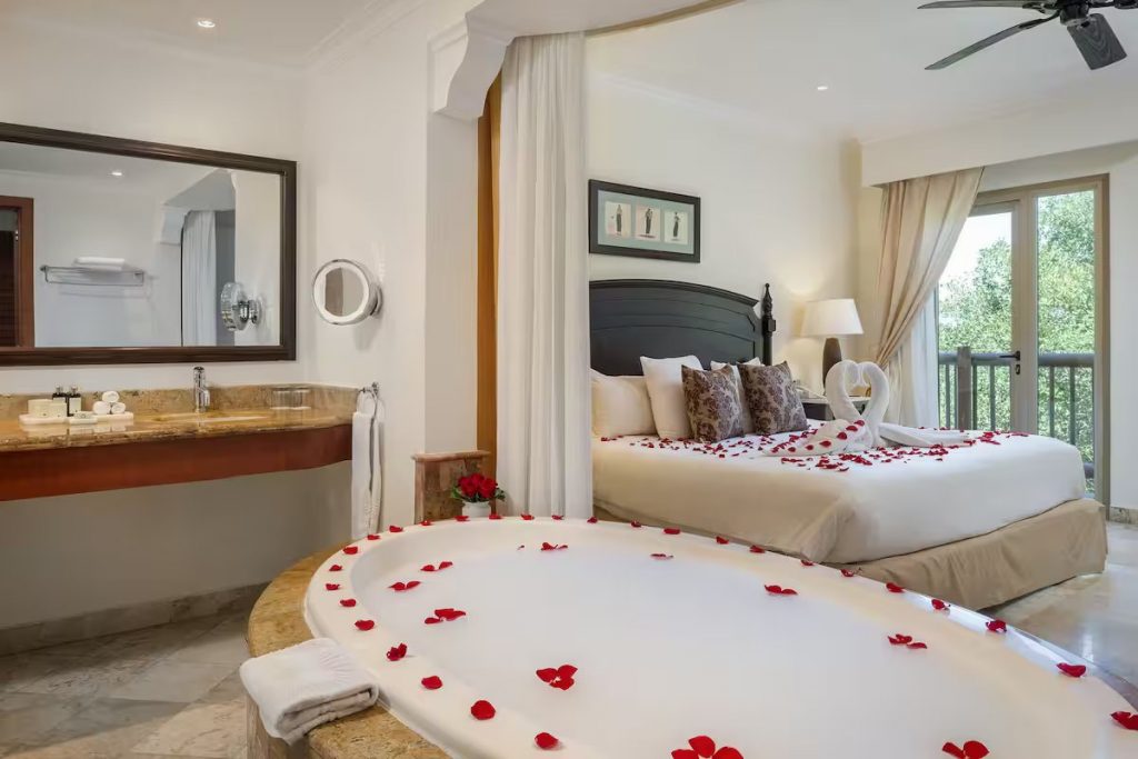 AGOLDEN JUNIOR SUITE