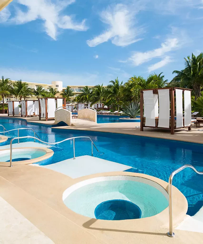 Royal Premium Swim Up Suite