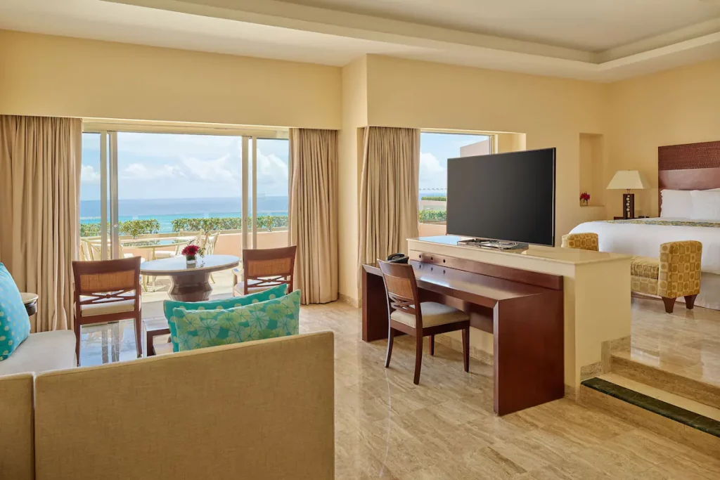 INFINITE OCEAN FRONT HONEYMOON MASTER SUITE