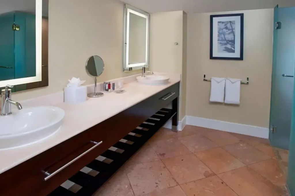 1 Bedroom Larger Suite Oceanfront